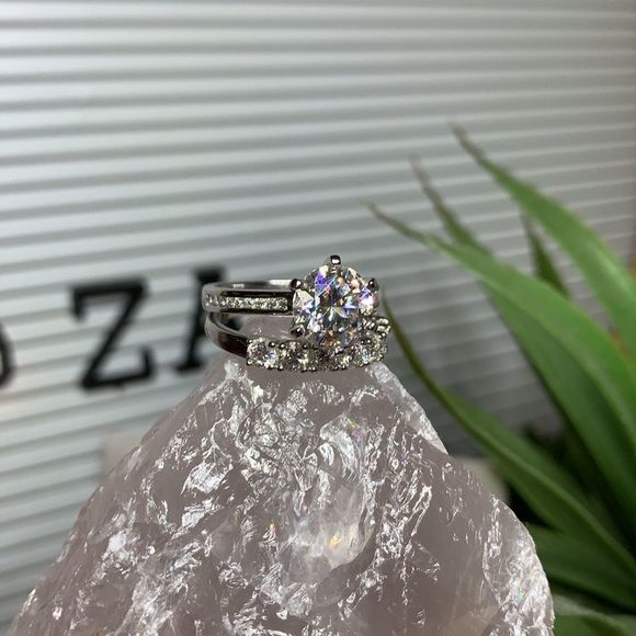 Sparkly 14kt and 18kt white gold bridal wedding ring set - Picture 2 of 9